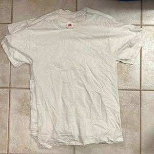 Hanes cotton undershirts white men’s new excellent condition 5 pack